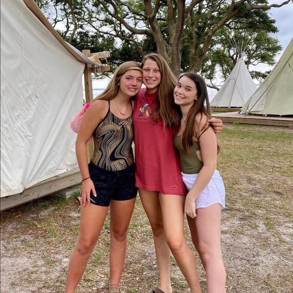 MEET THE POSHER💗🛍🧿👛⚡️⛵️🪐 - Picture 3 of 4